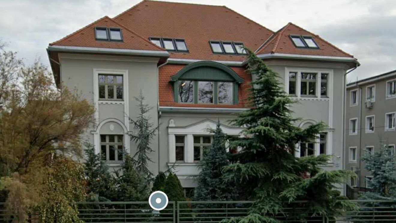 Complicata şi ciudata tranzacție prin care firma controlată de fiii acționarului de la CFR a vândut o vilă în Cluj pentru 9.100.000 de euro! Dezvăluiri despre afacerea ungurilor: „Fundația UDMR a cumpărat-o. Nu se ştie dacă banii sunt de la guvernul maghiar"