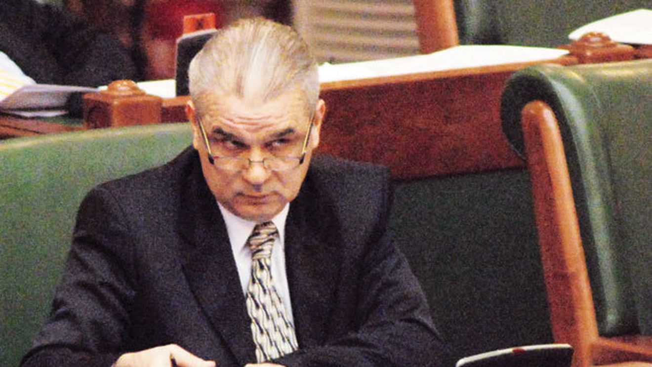 Generalul ne bagă în necaz!** Dacă nu renunță la funcția de senator, Iordănescu "supără" FIFA