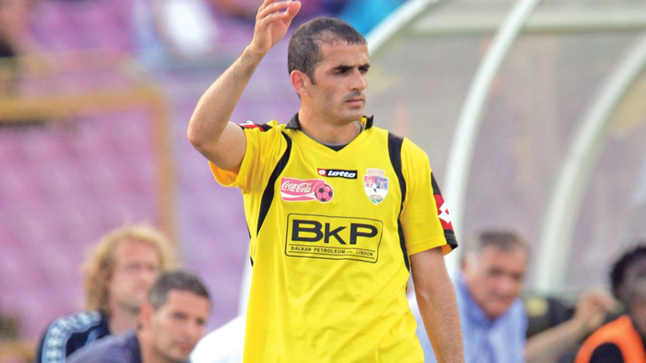 "Cine huiduie, să stea acasă!"