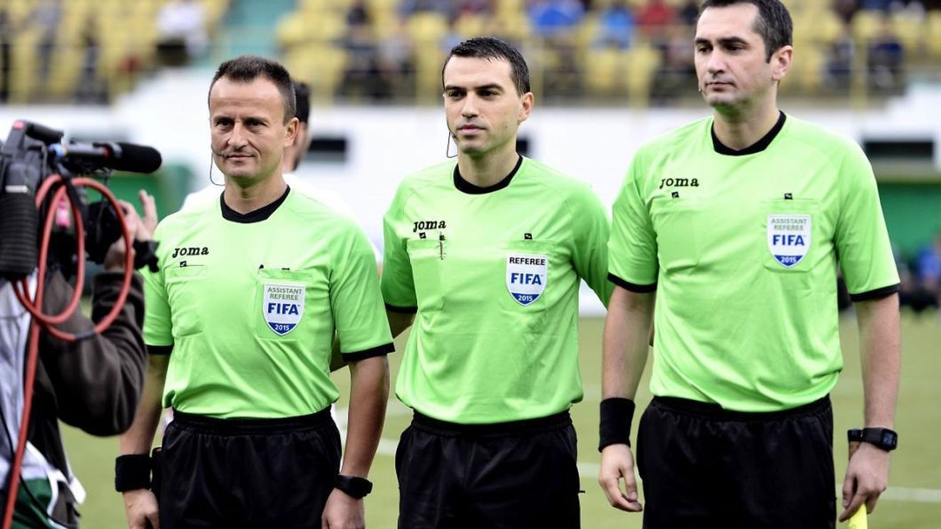 Reîncepem fotbalul cu echipamente decolorate și cârpite! De câți ani nu au mai fost înlocuite tricourile arbitrilor din fotbalul românesc | EXCLUSIV