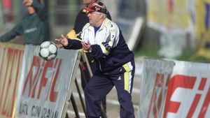 EXCLUSIV | "Dan Petrescu se apropie de Halagian. Când m-am apucat eu de fotbal, se jucau miuțe! În peste 90% dintre cazuri câștiga apărarea". Un fost mijlocaș legendar al Craiovei explică eficiența "Bursucului"