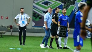 Cornel Dinu, ironii după U Craiova 1948 - Dinamo 1-0. „Mutu are doi jucători de valoare. Restul, de Liga 2!” Dario Bonetti, criticat dur