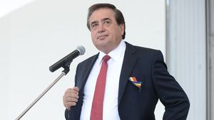 Ioan Niculae, iritat de aroganța steliștilor: "Abia aștept să-i batem până le sună apa în cap!" Mihai Stoica, taxat și el: "I-a făcut de râs pe români"