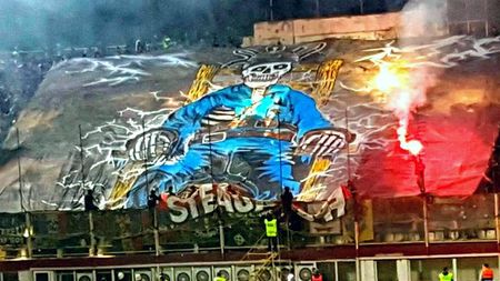 FOTO | Ultrașii Stelei explică coregrafia afișată în Giulești și neagă trimiterea către Becali: "Nu dorim asocierea cu un individ certat cu legea". Semnificația "condamnatului de pe scaunul electric" desenat pe pânza Peluzei SUD

