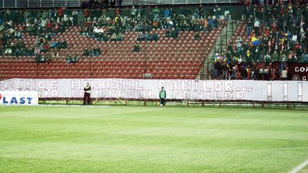 Trică, rugat de fani să rămână