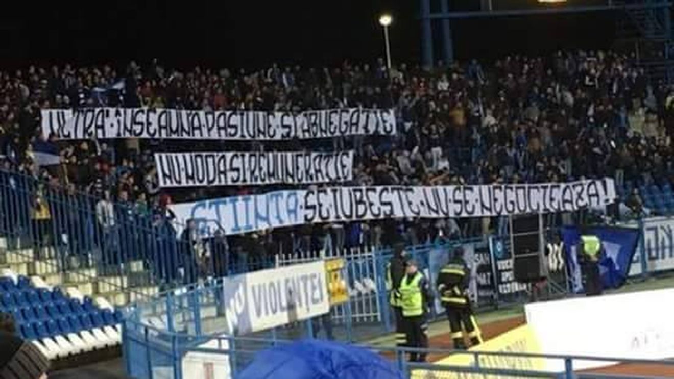 Încă o galerie din România își dă cu stângul în dreptul. Fanii olteni au vrut să transmită un mesaj "deștept" la meciul cu Dinamo, dar gramatica le-a jucat feste