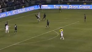 VIDEO** David Beckham, atacat CRIMINAL de un adversar