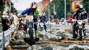 Red Bull Romaniacs, gata de start! Prologul "Sweet 16" este la doar câteva ore distanță. Tot ce trebuie să știi despre cel mai tare hard enduro din lume, găzduit la Sibiu