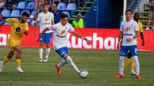 Gică Popescu, mesaj emoționant după debutul fiului său, Nicolas, în Liga 1, la Farul Constanța: „M-am simțit mândru ca la marile succese din cariera mea”. Ce i-a transmis după meci