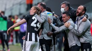 Beșiktaș, noua campioană a Turciei! Final dramatic: Denis Alibec și Silviu Lung, salvați in extremis + Pe ce loc a terminat Alex Maxim cu Gaziantep