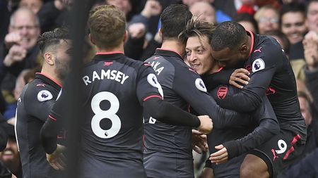 Arsenal a spulberat-o pe Everton, chiar pe Goodison Park, de ziua lui Arsene Wenger! "Tunarii" au marcat la foc automat la meciul cu numărul 800 pentru managerul francez în Premier League