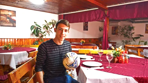Serviți, vă rog, fotbal pe pâine!** Înainte de a fi titular la echipa mare a Rapidului, Vasile servea clienții la restaurant