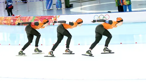 SPECIAL – Artă și precizie pe patine. Unul din 700.000 de olandezi a câștigat o medalie olimpică în Rusia