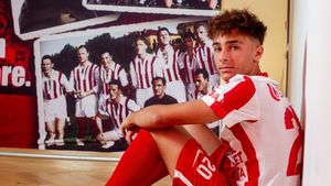 Fanii echipei din Superliga, dați pe spate de noul echipament: „Felicitări pentru revenirea la istorie și tradiție!”. După 12 ani, s-a schimbat partenerul tehnic