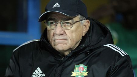 Hizo, exasperat de faza defensivă:** "Suntem departe de ce trebuie să jucăm!" De ce nu a fost folosit Sânmărtean