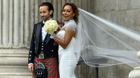 Ce cadou exclusivist i-a făcut Victoria Beckham prietenei sale Mel B, deşi nu s-a dus la nunta ei