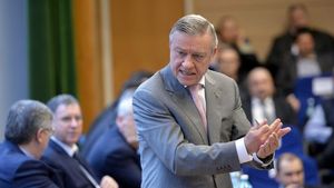 Obiectivele lui Mircea Sandu după plecarea de la FRF: "Contractul meu s-a încheiat. Avem în obiectiv organizarea CE 2020, o să mă dedic acestei cauze"