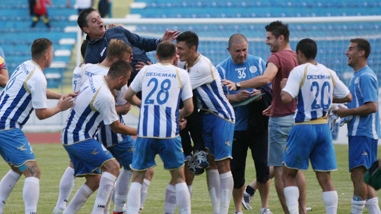 Marius Lăcătuș, îndemnat de Cătălin Moroșanu să-și toarne apă cu gheață în cap: "Accept provocarea"