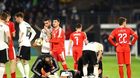 Leroy Sane a scăpat miraculos de o accidentare groaznică. VIDEO | Momentul în care toată lumea s-a blocat. Joachim Low a răsuflat ușurat: "Aceste faulturi pot rupe oase"