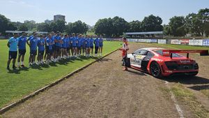 Corvinul, motivată de Mihai Leu înainte de meciul tur cu Paksi FC din Europa League. Campionul le-a vorbit jucătorilor lui Florin Maxim: ”Și ei pot fi un exemplu pentru întreg fotbalul european”