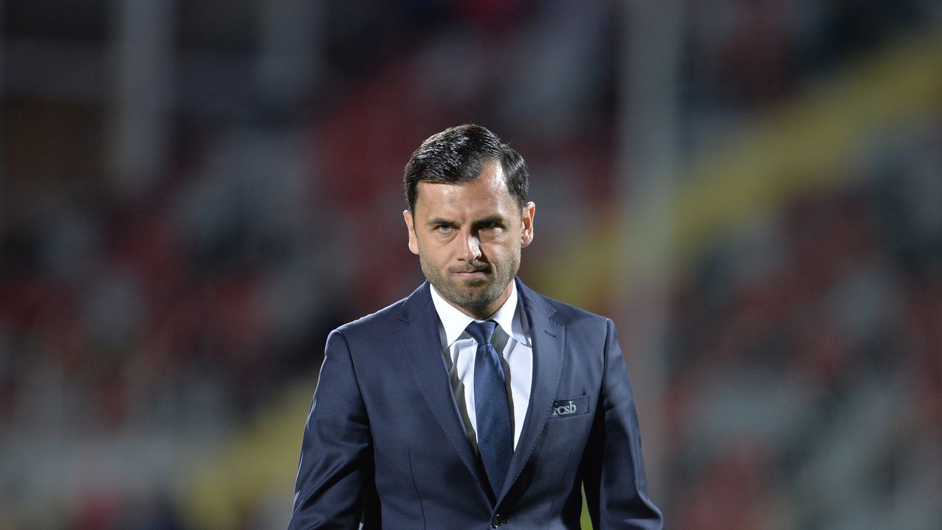 Nu l-a mai schimbat din motive tactice! Dică a dezvăluit de ce l-a lăsat pe Budescu la cabine și reacția vedetei: "Am vorbit cu el". De ce l-a luat în lot pe "intrusul" Larie