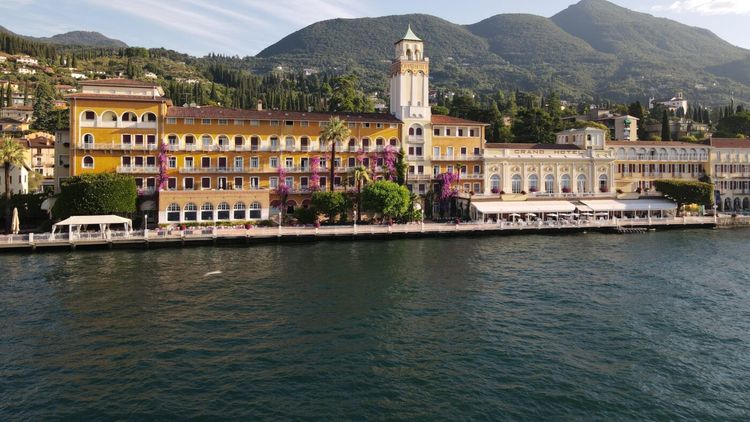 Frații Pavăl bagă 45.000.000 de euro în hotelul din Italia şi primele imagini sunt spectaculoase. Cum va arăta bijuteria celor mai bogați patroni din fotbalul românesc