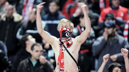 Scandalagii de la Dinamo - Vorskla, identificați și amendați! Vezi pedepsele primite de fanii "câinilor"