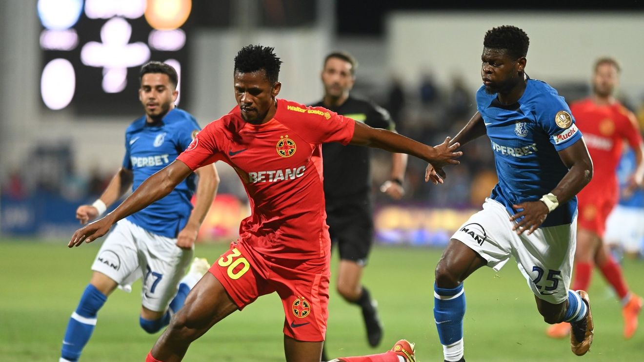 Suporterii sud-africani protestează pentru Ngezana, fundașul cu prestații remarcabile în tricoul lui FCSB. Selecționerul, pus la zid pe toate platformele sociale