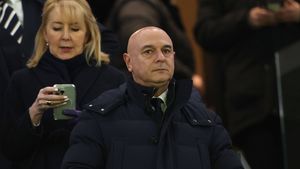 A doua zi după accidentarea lui Radu Drăgușin, patronul lui Tottenham a aterizat la Munchen pentru a perfecta transferul de 60.000.000 de euro
