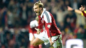 Atacantul lui Arsenal, Nicklas Bendtner, arestat după ce l-a "imitat" pe Gabi Tamaș