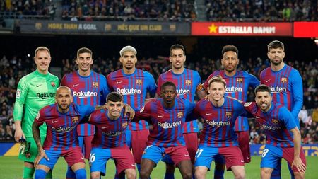Surpriză pe Camp Nou! Frenkie de Jong, dorit pentru un transfer de Manchester United și Chelsea, a zburat de la Barcelona la Londra cu două zile înainte de închiderea perioadei de mercato!