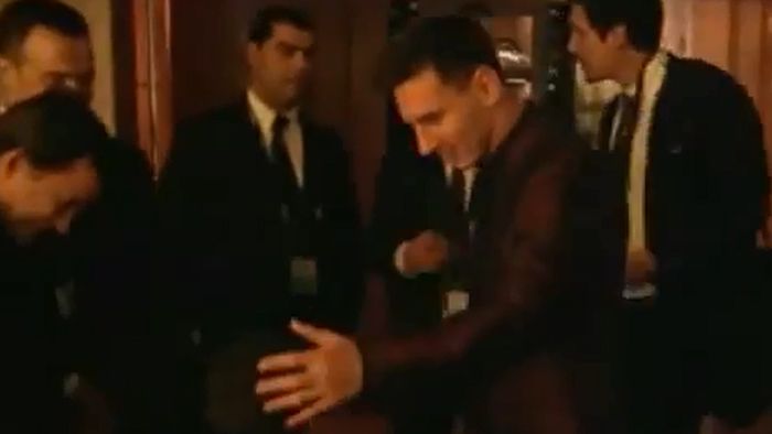 VIDEO | Dialogul care nu s-a văzut la televizor. Messi și Ronaldo, filmați în culisele galei Balonului de Aur: "Nu te rușina"