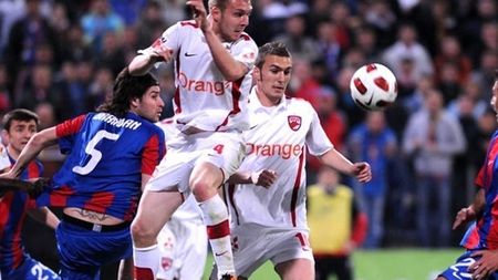 Derby de România, avantaj Dinamo, 10-4!** "Câinii" îi spulberă pe steliști cu ajutorul lui Gigi Becali! Cum a îndepărtat echipa de proiectul "tiki taka Barcelona"