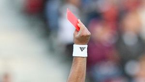 Cristian Sava arbitrează Dinamo - Unirea Urziceni.** Vezi brigăzile meciurilor de marți