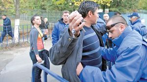 Stare de asediu în Ghencea! **Unde e războiul?