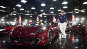 Ion Țiriac se plimbă „like a big boss” prin București. Miliardarul a scos Ferrari-ul de peste 2.000.000 de euro din garaj