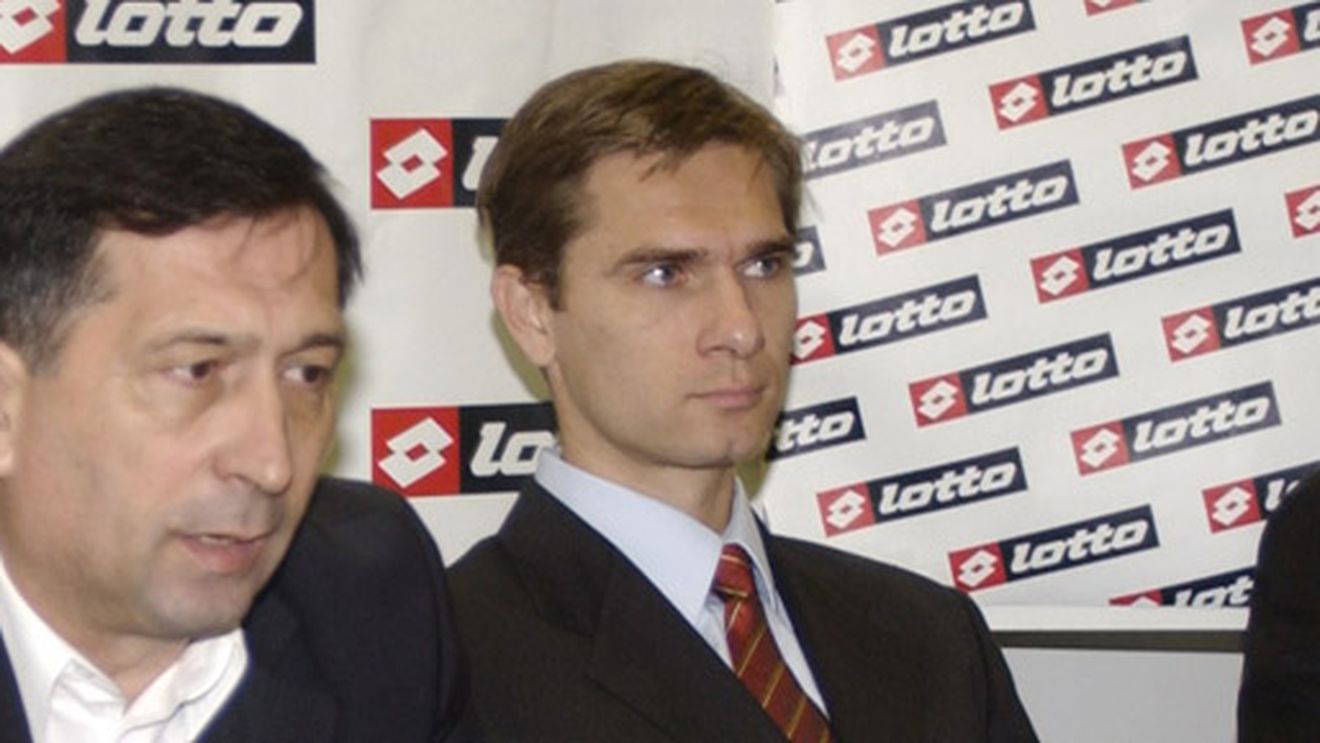 "Tudor lua testele și în costum și cu bocanci în picioare!"