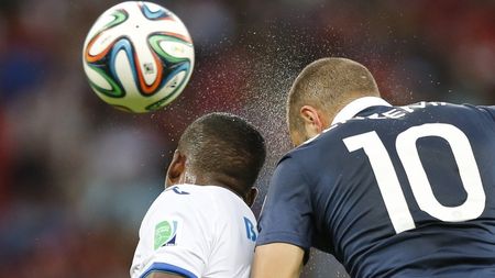 N-au cântat, dar au jucat? Un penalty, o reușită validată de Goal Control Technology și Benzema aduc victoria "cocoșilor". Franța - Honduras 3-0