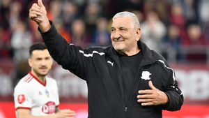 Legenda părăsită. Rică Răducanu, dezamăgit de șefii Rapidului, în frunte cu Victor Angelescu: „Nu mă bagă nimeni în seamă, cu domnul Șucu mai vorbesc”