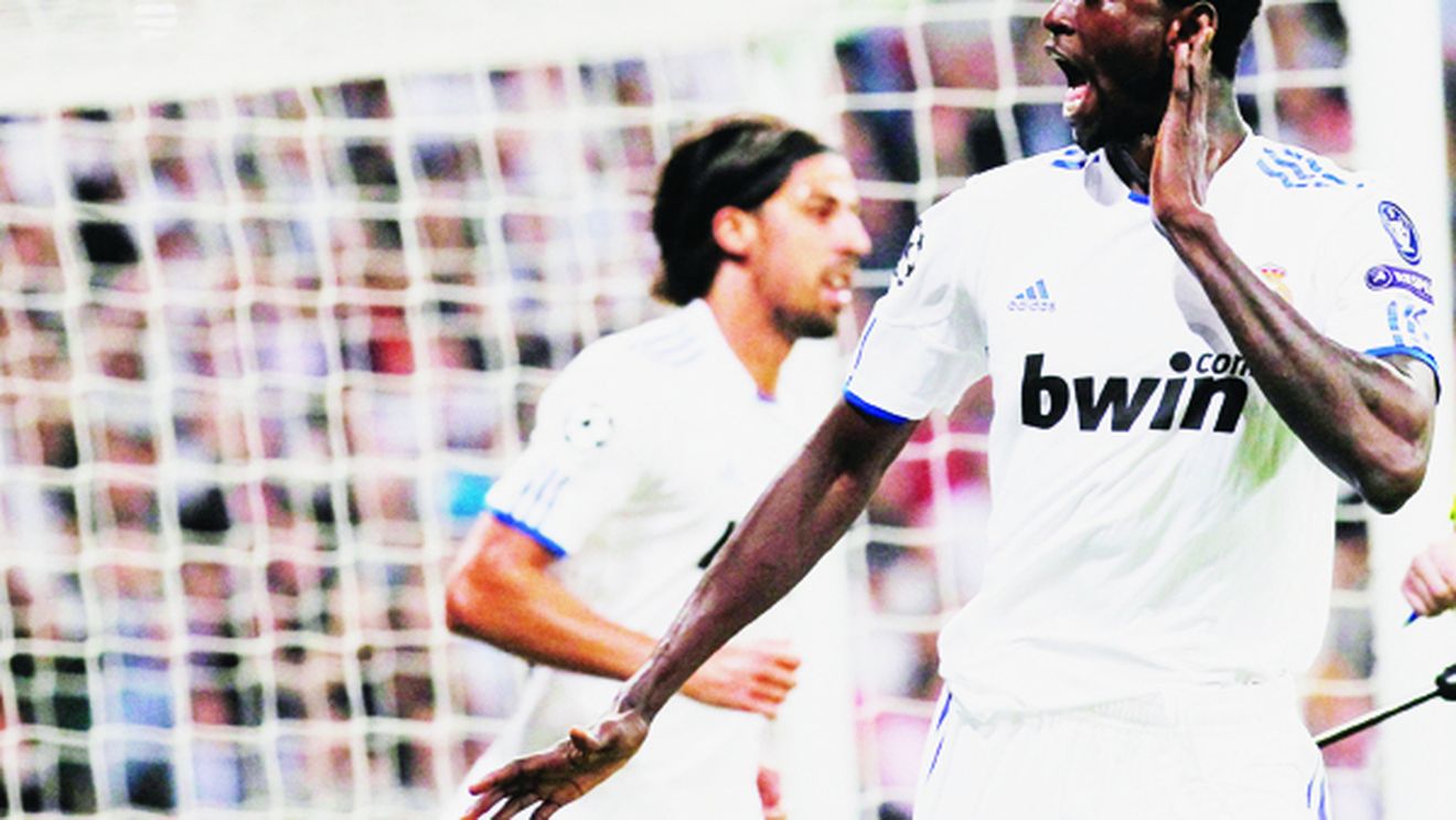 Adebayor i-a "ucis" din nou! **Real, cu un pas în semifinalele Ligii