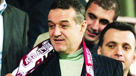 "Turcule, să porți fular cu Steaua la gât și să-mi aduci valiza înapoi!"/ **"Nu-i problemă,îmi pun și 2 fulare"