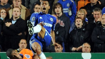 Amendă incredibilă** pentru Ashley Cole! Vezi aici cu ce sumă e penalizat fundașul!