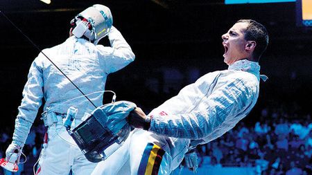 Torța olimpică FOTE va fi purtată de Rareș Dumitrescu sau de Mihai Covaliu