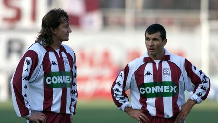 EXCLUSIV | Ce nu se vedea la TV. "Eram colegi de cameră. El citea, eu stingeam televizorul și trăgeam pătura pe cap. Din respect o făceam". Povești din interiorul vestiarului, "Cobra" Jean Barbu și cum arăta lotul lui Copos 