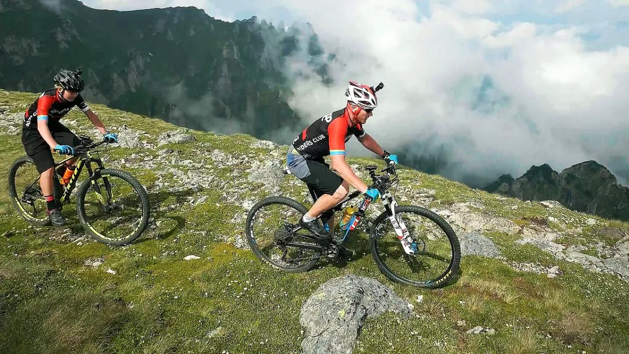 LIVE VIDEO | 4-day EPIC, aventura de patru zile prin munții sălbatici ai României, la Carpathian MTB Epic 2017. Urmărește etapa de sâmbătă!