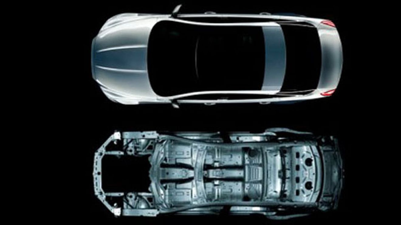 Jaguar XJ vine în luna iulie