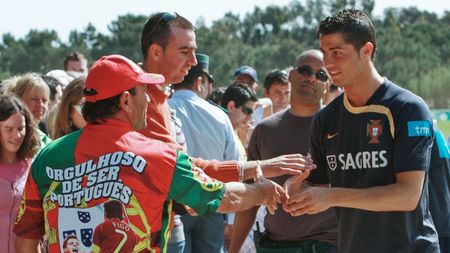 Galactic** și pe Facebook