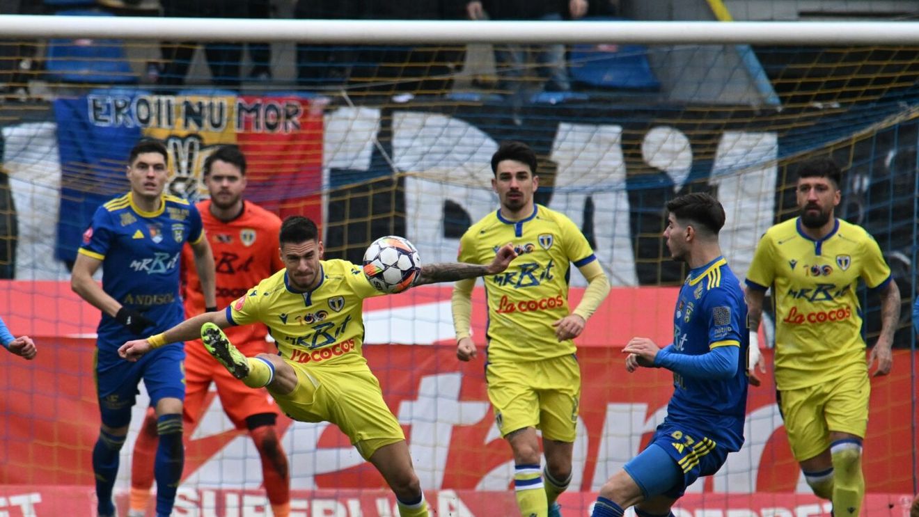 Situație bizară la unul dintre cluburile cu mari probleme din Superliga României. Fotbaliștii au oferte, dar nu vor să plece