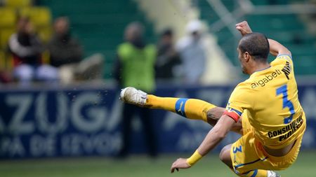 Trei victorii la rând pentru Mulțescu și "lupii" sunt la două puncte de CFR. Petrolul - Ceahlăul 2-0. Geraldo și Tamuz au înscris pentru gazde