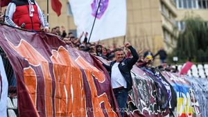 Nicolae Grigore drege busuiocul după declaraţia lui Daniel Pancu despre implicarea primarilor şi a politicului în fotbalul românesc: ”La Rapid se trăieşte intens.” Reacţia lui Dan Tudorache